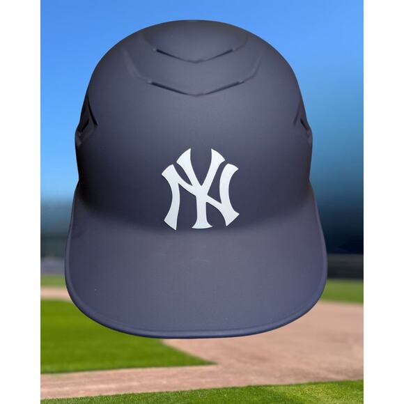 ⚾⚾ NY YANKEES MACH Batting Catchers Coaches Skull Helmet MLB Official GAME L@@K⚾ - Picture 2 of 11